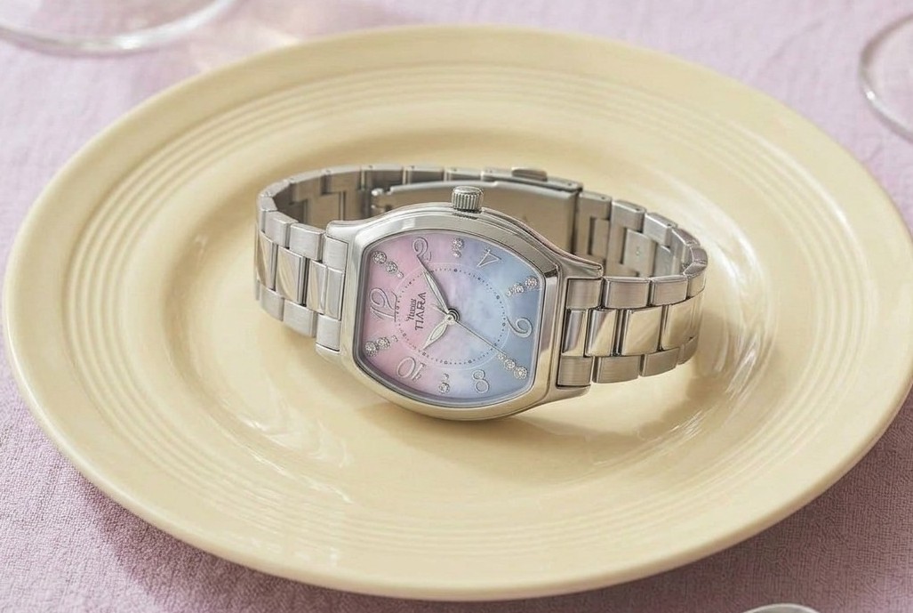 GRADATION watch on a yellow plate